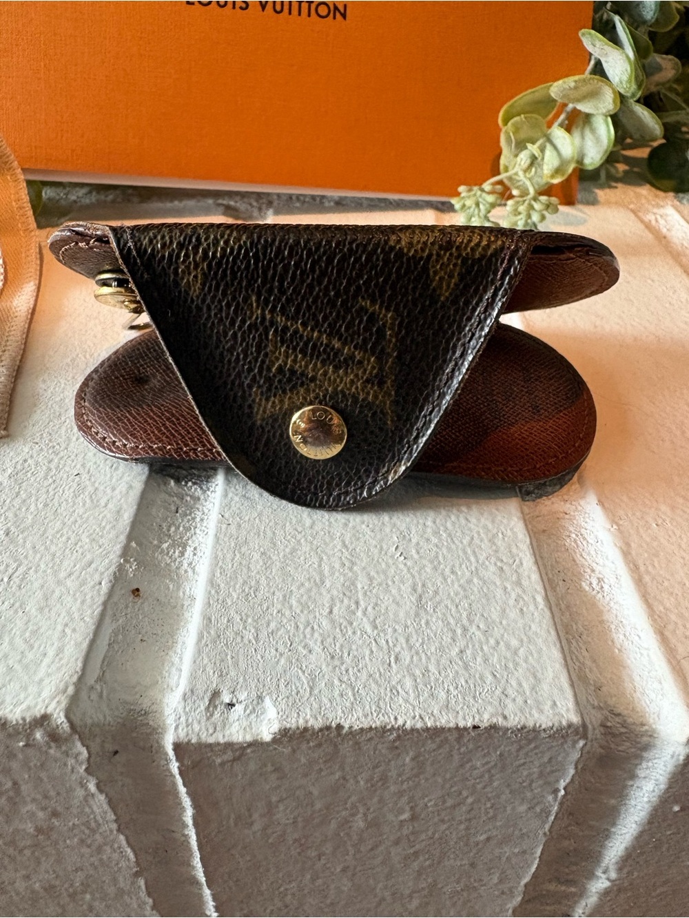 Louis Vuitton Monogram Key Case - Picture 4 of 9